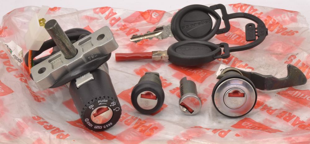 Lock hardware kit Piaggio